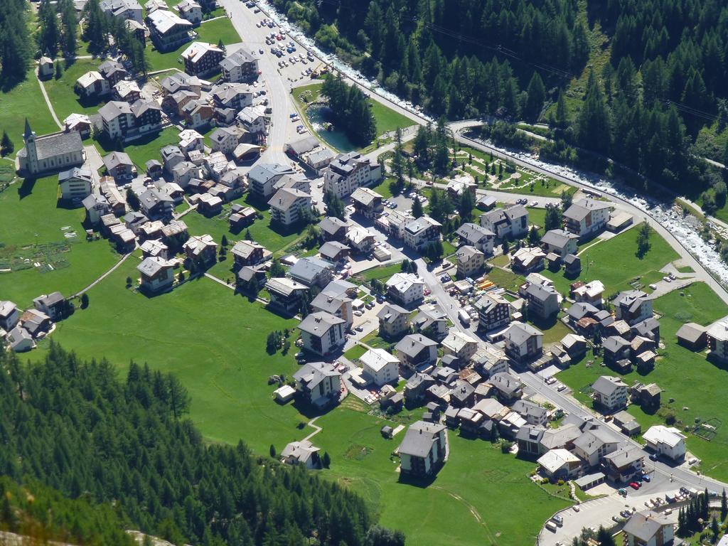 Hotel Alpenhof Saas-Almagell Exterior photo