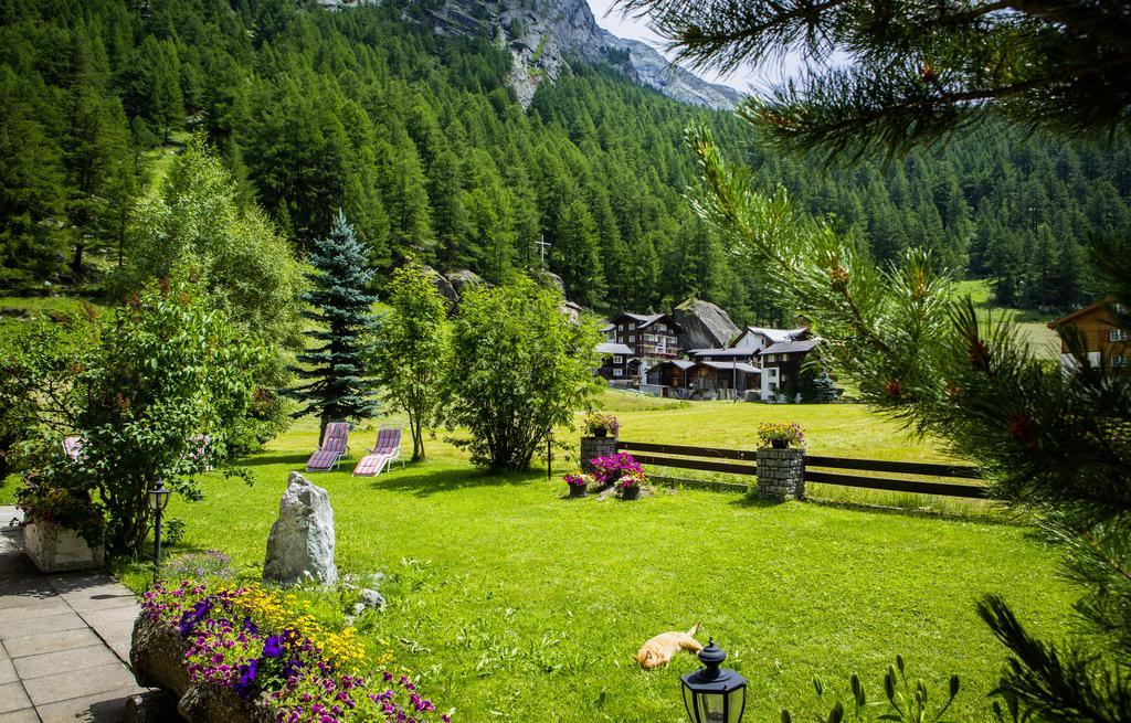 Hotel Alpenhof Saas-Almagell Exterior photo