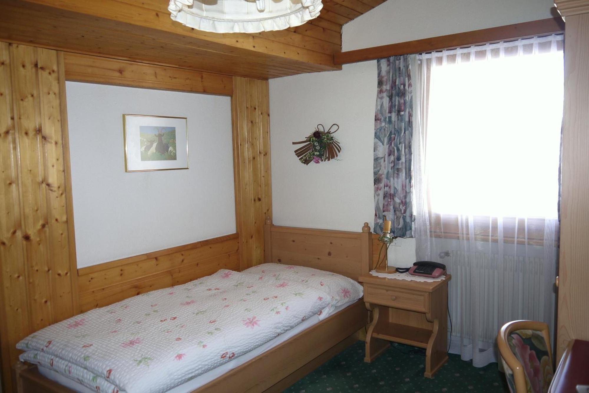 Hotel Alpenhof Saas-Almagell Room photo