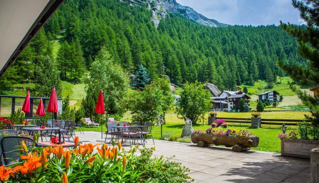 Hotel Alpenhof Saas-Almagell Exterior photo